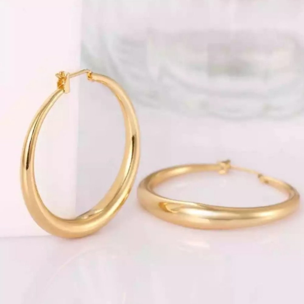 *NEW 18K Yellow Gold 1.5'' Round Hoop Earrings - Picture 3 of 4